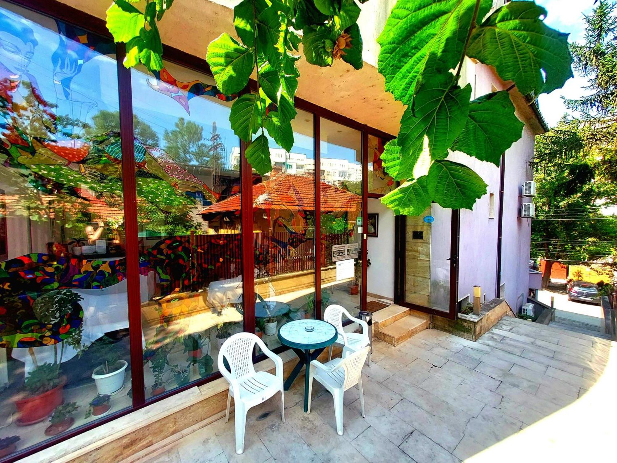 פלבן Family Art Hotel Gallery מראה חיצוני תמונה